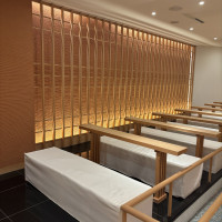 神殿の壁面まで高級感がありました。