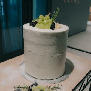 ゲストにペイントしてもらい、完成するペイントケーキ|789595さんのアンジェロコート東京 宇都宮の写真(2629978)