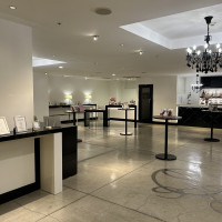 披露宴会場に移動する前の立食ウェルカムパーティ場