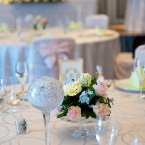 ゲスト卓上装花とアクアイリュージョン|789714さんのホテルニューオータニ幕張の写真(2630585)