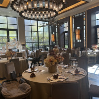 モダンな感じの披露宴会場です