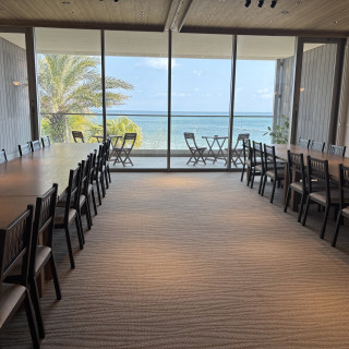 親族用の控え室。
新郎新婦の親族でそれぞれ部屋をカーテンで区