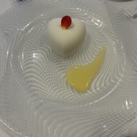 ウェディングケーキと別に出ましたがとてもおいしかったです。