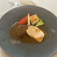 備長炭で焼き上げた牛ヒレ肉と静岡産美味鶏