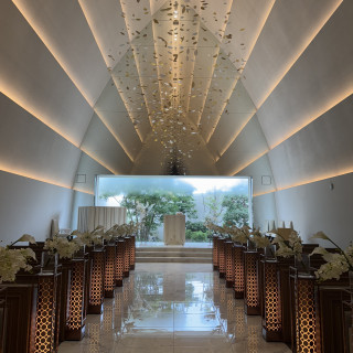 白基調のチャペル