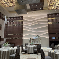 色合いは白とブラウン