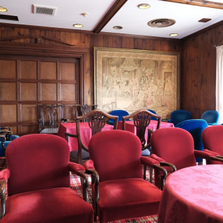 披露宴会場の友人控室。