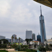 福岡タワーが見えます。