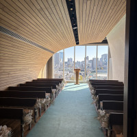 チャペルの写真。想像以上に広い。