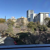 ロビーから見た庭園