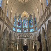 チャペル前方ステンドグラス