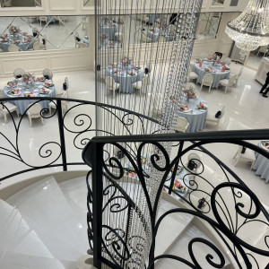 螺旋階段からの入場|790404さんのアルカンシエル luxe mariage 名古屋（アルカンシエルグループ）の写真(2633131)