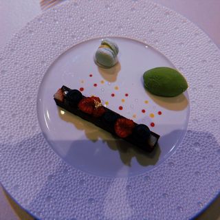 最後に出てきたデザートで、完食にも違うのが出てきました。