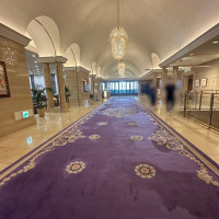 ロビーからブライダルサロンまでの雰囲気