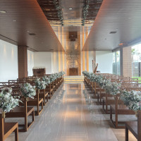 貸切会場のチャペルです。落ち着く色味でとても素敵だと思いまし