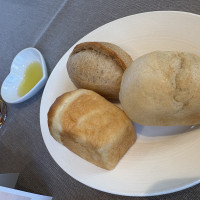 パンが数種類でてきて楽しかった。