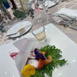 魚介類と野菜のブーケ仕立て