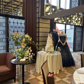 披露宴会場には、イメージに合うドレスも展示してありました。