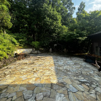 チャペルから退場した後に、この場でみんなで楽しむようです！