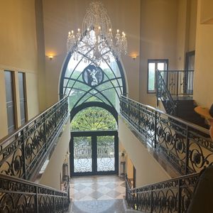チャペルを出た所の階段
ここでドレスの写真とると、キレイ|791061さんの赤坂ル・アンジェ教会の写真(2636319)