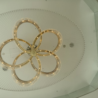 チャペル内のシャンデリア