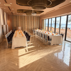 披露宴会場左側|791063さんのヴォヤージュ ドゥ ルミエール北谷リゾートの写真(2636293)