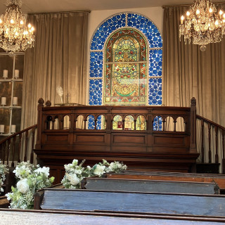 ステンドグラスが素敵なチャペル