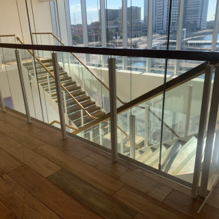 階段、ガーランドなどを飾れるスペース