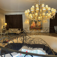 階段を降りて新郎新婦登場演出が可能