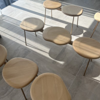 チャペルの椅子まで素敵。日の光の入り方も最高。