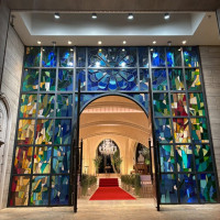 入り口のステンドグラス