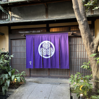 参列前から和の雰囲気を感じられる入口