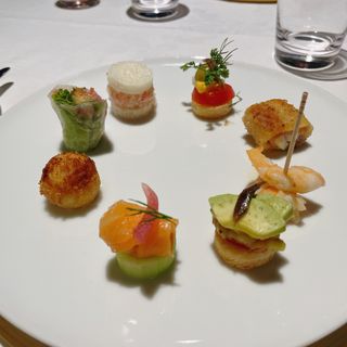 色々なお料理が1つのお皿に乗っていて、いろんな味を楽しめまし