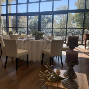 大きな窓から外見える|791387さんのアーククラブ迎賓館（広島）/テイクアンドギヴ・ニーズウェディングの写真(2637380)