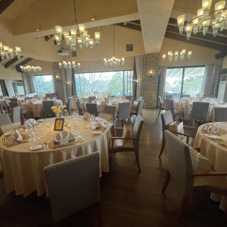 ガーデンサイドルームの披露宴会場です。