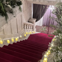 入口入ってすぐが大階段となり圧倒的です。