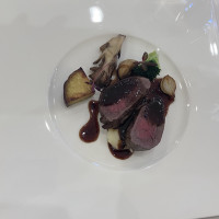 お肉料理はフェレ肉で柔らかく美味しいです