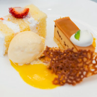 デザートプレート
キャラメル系のケーキに柑橘ソース