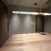 スタッフと自分たち以外いない空間での打ち合わせ