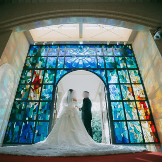ステンドグラスの挙式会場