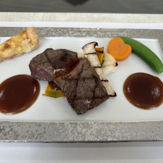 試食3品目:宮崎牛ロース肉のステーキ