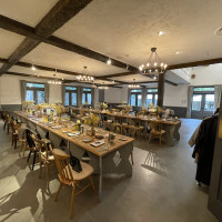 狭い方の披露宴会場。流しテーブルもできる。