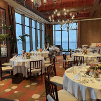 赤レンガ調の披露宴会場