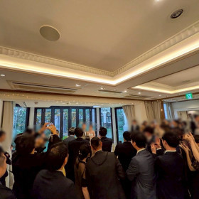 ケーキ入刀時の雰囲気