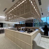 ゲスト待合はカフェのようで素敵な空間です