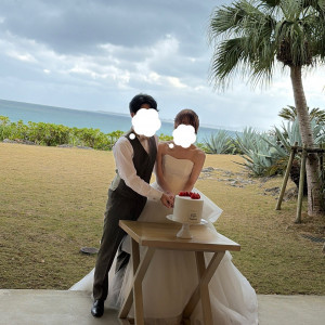 ケーキカット|791977さんのザ・ギノザリゾート 美らの教会/アールイズ・ウエディングの写真(2640487)