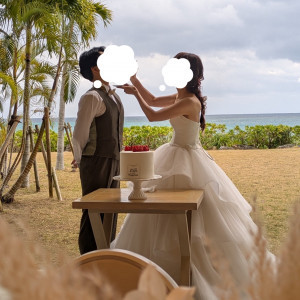 ファーストバイトの景色|791977さんのザ・ギノザリゾート 美らの教会/アールイズ・ウエディングの写真(2640486)
