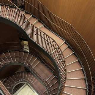 ファーストミートの螺旋階段