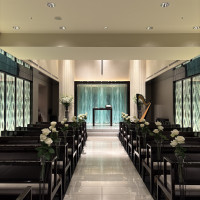 水色の背景が特徴