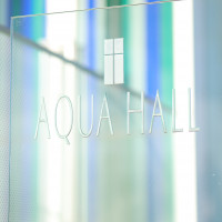 クリアな外観のチャペル